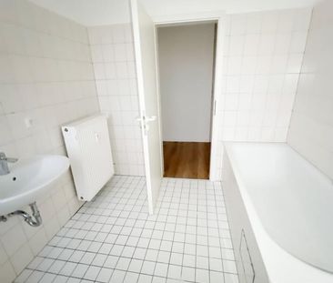 Neu renovierte 2-Zimmer-Wohnung mit Badewanne in Dortmund-Borsigplatz - Photo 1