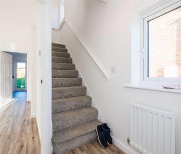 Acklam Gardens, Middlesbrough, TS5 - Photo 4