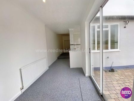 2 bedroom semi-detached bungalow to rent - Photo 2