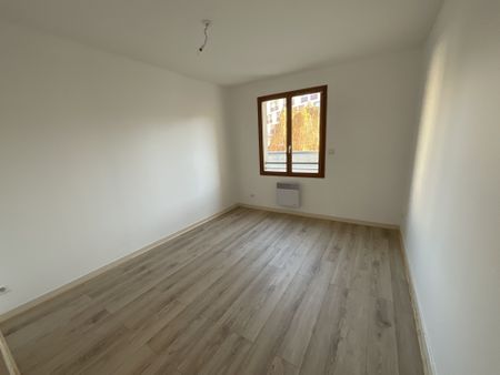 A LOUER - Quartier Près Fichaux - T3 de 75.90m² avec balconnet et parking - Photo 4