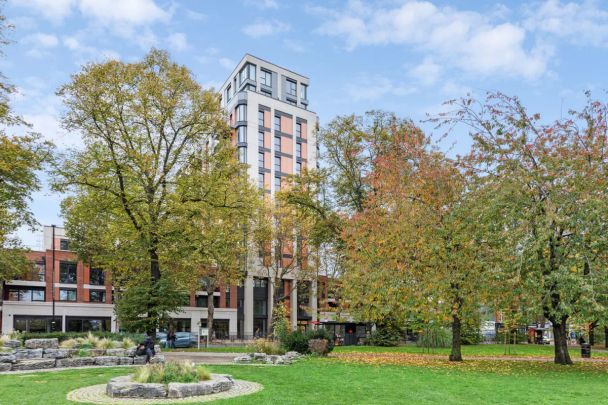 2 bedroom flat in Chiswick - Photo 1