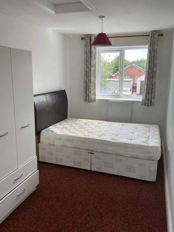 39, Eastfield Crescent - Photo 5