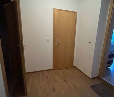 Helle 2-Zimmer-Wohnung mit Parkplatz zu vermieten! - Photo 1