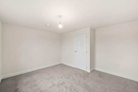 3 bedroom end of terrace house to rent - Photo 3