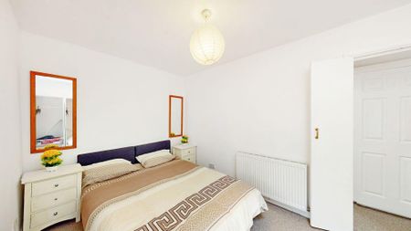 3 bedroom mews to rent - Photo 5