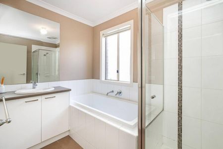 BEAUTIFUL FAMILY HOME - Photo 3