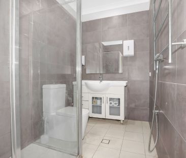 COMPLETELTY REFURBISHED FIVE BEDROOM HOME - Photo 4