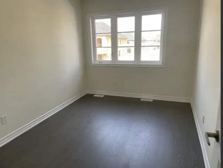 4 bedroom for rent in Whitby - Photo 2