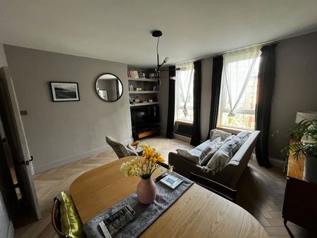 2 Bed Flat, Swan Road, SE16 - Photo 2