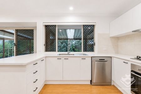 Spacious Family Home on a Large Block – Comfort, Space & Convenience - Photo 3