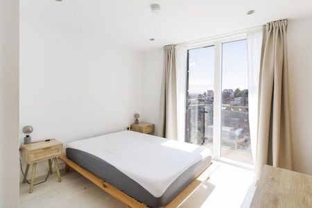 3 Bed Flat - Photo 4