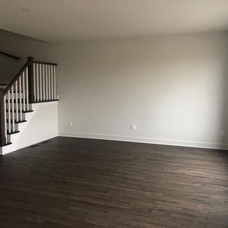 Maison de ville moderne à louer (construite en 2020)/Mondern Townhouse for rent (2020 Bulit) - Photo 3