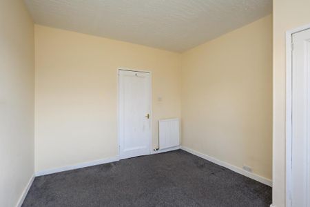 3 bedroom flat to rent - Photo 4