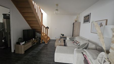 Location Appartement 4 pièces 110m² NEUVILLE DE POITOU 86170 - Photo 2