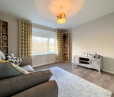 33 Rosebrook Grove, Carrickfergus, BT38 8NS - Photo 2