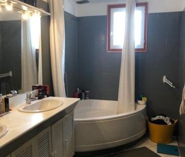 Location Maison 4 pièces 108m² GAREOULT 83136 - Photo 3