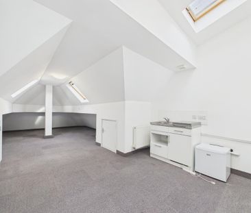 House of multiple occupation to rent - Photo 1