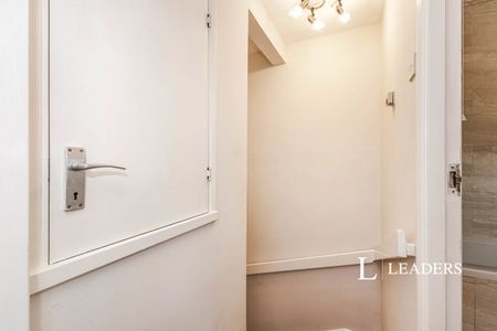 1 bedroom house to rent Rowhurst Avenue, Addlestone, KT15 - Photo 4