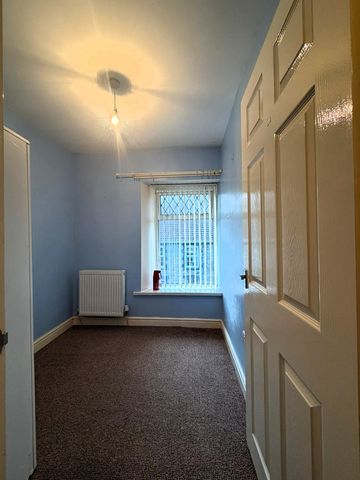 £675 PCM, Three Bedroom House with Off-Road Parking and Enclosed Garden in Part Street, Abertillery, NP13 3EE - Photo 3