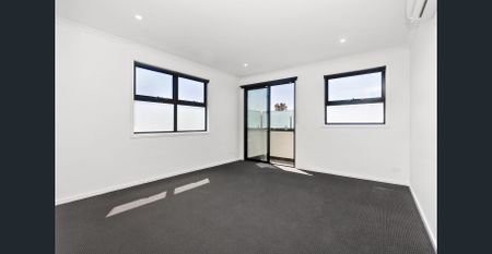 Near New 4 bedroom Townhouse - Photo 2