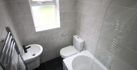 Manor Crescent, Rothwell, Leeds, LS26 0QS - Photo 2