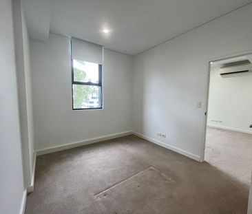 Modern Unit with Quality Finishes - Photo 2