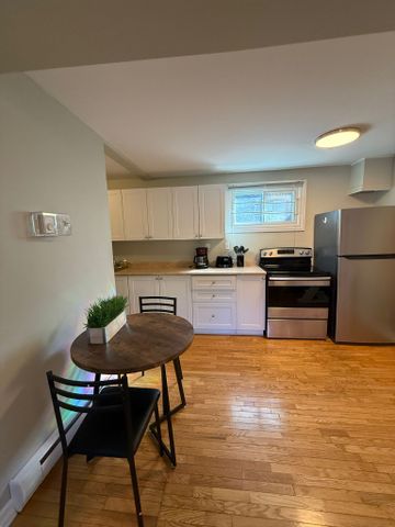 484 Gladstone - Photo 5