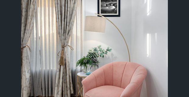 5-Bedroom, Ducted Air, Full Solar Power, and Battery Storage, in Helensvale !! - Photo 1