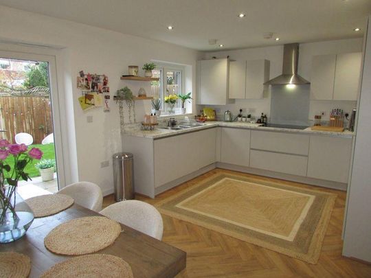 4 bedroom detached house to rent - Photo 1