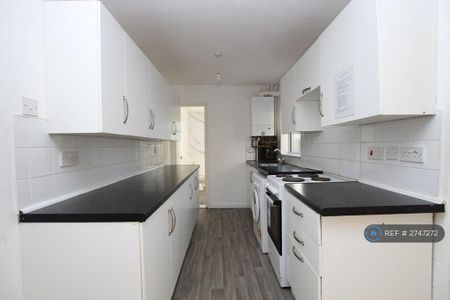 3 bedroom terraced house to rent - Photo 5