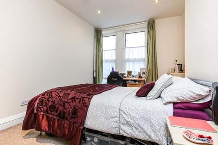 6 bedroom flat to rent - Photo 3