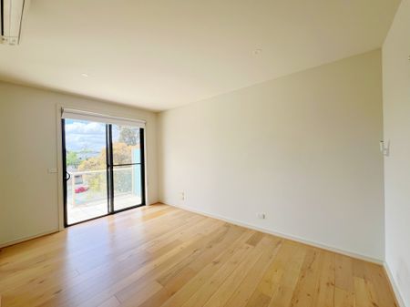 Modern 2 Bed | 2 Bath | 1 Car For rent in Balwyn North - Photo 3
