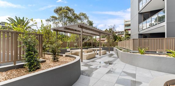 Stunning as new apartment with state of the art finishes - Photo 2