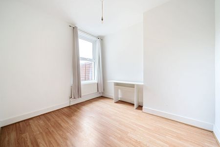 Alliance Road, London, SE18 - Photo 3