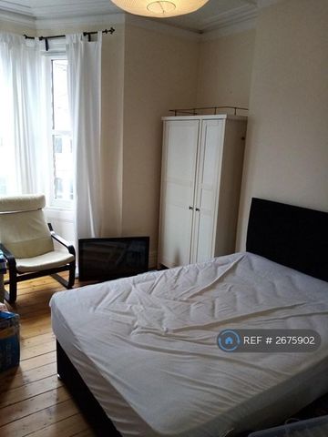 3 bedroom flat to rent - Photo 5