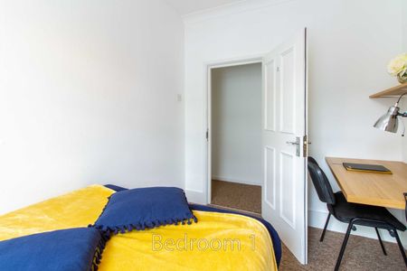 Room 1 - Photo 5