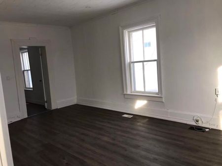 For Lease - 162 Dundas Street, Belleville, Ontario - Photo 4