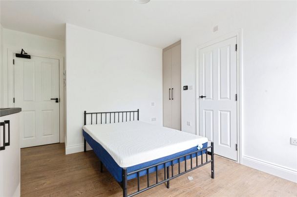 Mount Park Crescent, Ealing, W5 2RR - Photo 1