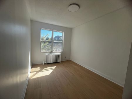 For Lease - 804A St Clair Avenue Unit# 101, Toronto, Ontario - Photo 2