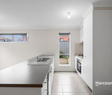 Spacious & Stylish Home Close to Everything - Photo 6