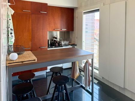 Spacious three-bedroom apartment in modern building in Lapa, Lisbon - Photo 3