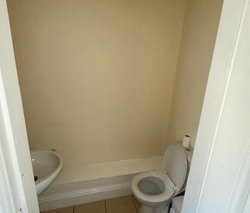 4 bedroom terraced house to rent - Photo 6