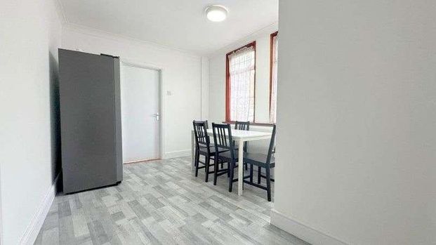 Conway Road, London, SE18 - Photo 1