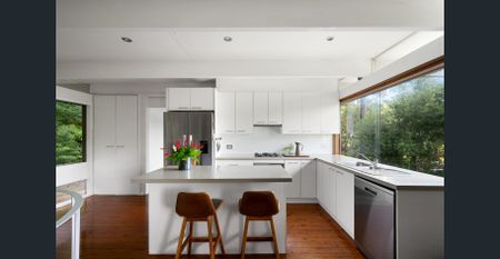 6 Buyuma Place, Avalon Beach, NSW 2107 - Photo 3