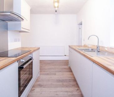 3 bedroom terraced house to rent - Photo 2