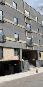 4-1/2 -90 secondes Métro du Parc / Université de Montréal Campus MIL - Photo 3