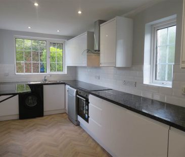 136 Sicily Park, Upper Lisburn Road, Belfast, BT10 0AP - Photo 4