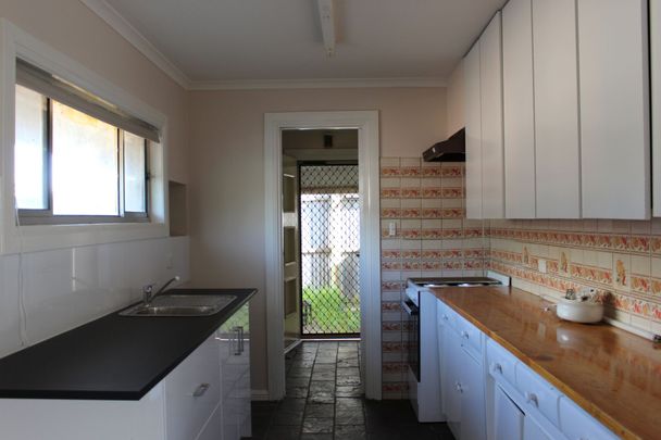 3 Bedroom Home Close to Shops - Available 06&sol;10&sol;2025 - Photo 1