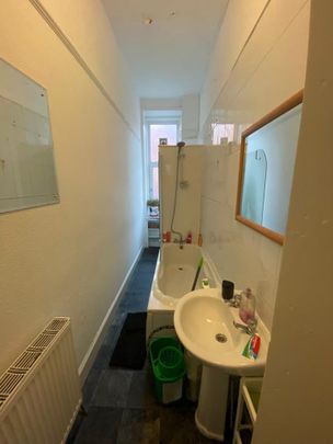 2 Bed Flat, Caird Drive, G11 - Photo 1