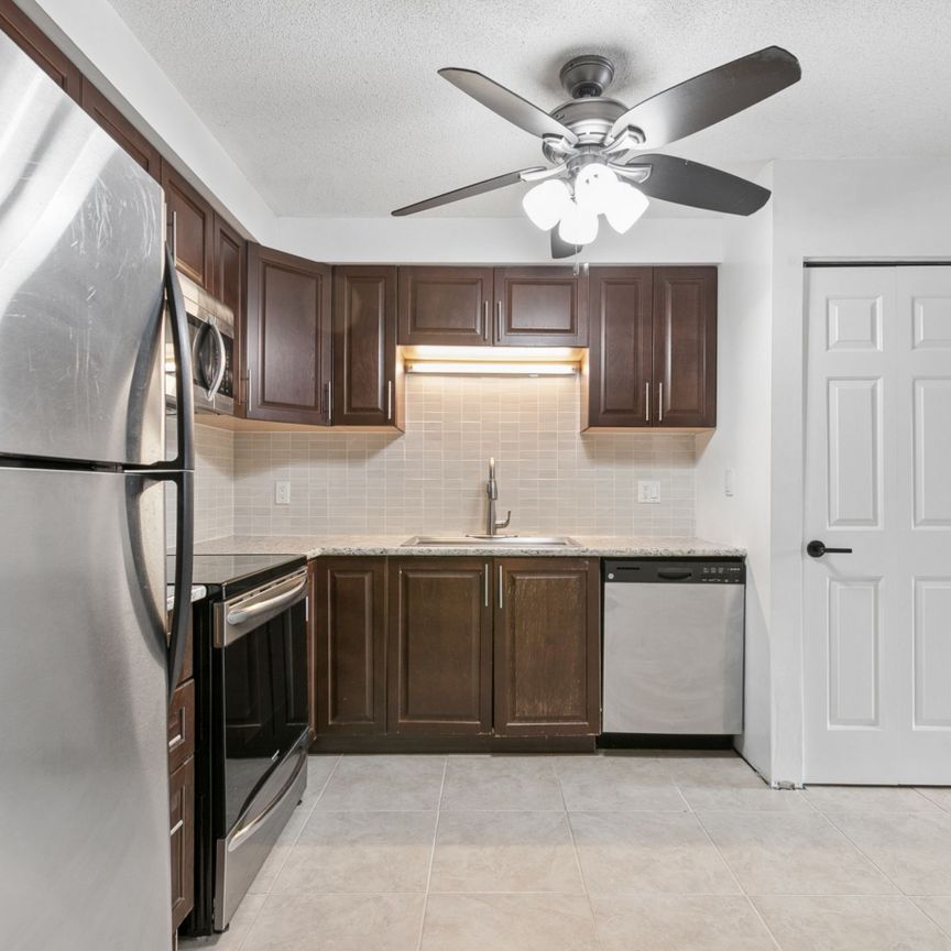 For Lease - 327 Northlake Drive Unit# 10, Waterloo, Ontario - Photo 1